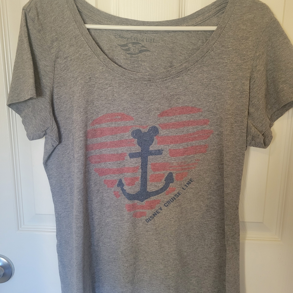 Disney Cruise Line Gray T-Shirt with Anchor Design